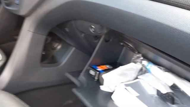 Замена фильтра салона своими руками на автомобиле Hyundai Santa Fe 3