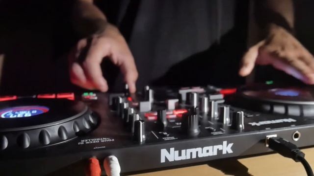 Numark Platinum FX Scratching Routine | dudi J смотреть онлайн