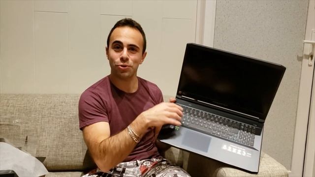 Acer Predator Helios 300 - i7 9750H - RTX 2070 - 32Gb RAM - 1Tb SSD (Subtitles in English) смотреть онлайн