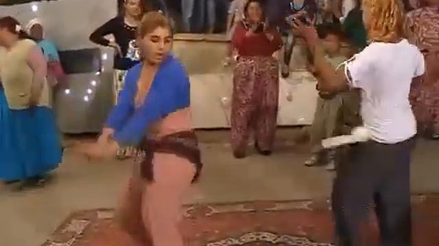 Çingene Kavgası - Kız Kavgası - Düğünde Kız Kavgası (ROMAN KIZLARI KAVGA)