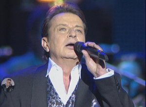 Давай попробуем вернуть....Аркадий Хоралов