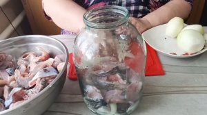 Маринованный сазан, карась.Так можно мариновать любую речную рыбу.