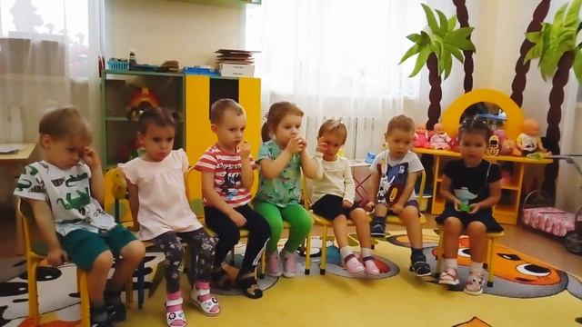 Сиреневая (средняя группа). Развитие речи и аппликация. смотреть онлайн