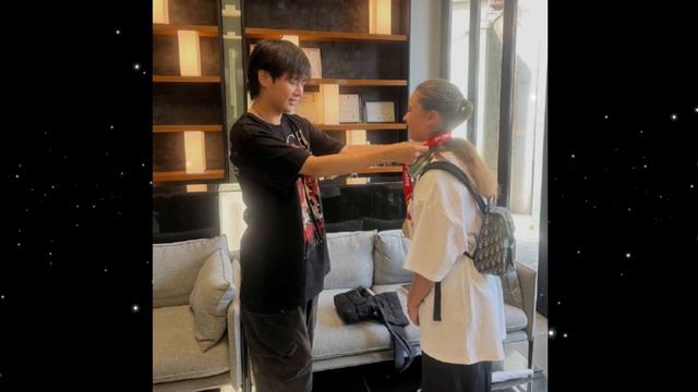 СВЕРШИЛОСЬ НЕВЕРОЯТНОЕ. Валиевой подарили копию золотой олимпийской медали смотреть онлайн