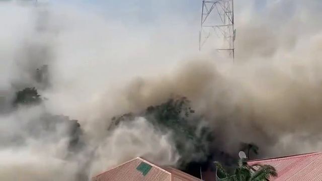 live scene of Collapsed Ikoyi 21 Storey Building in Kingsway Road смотреть онлайн