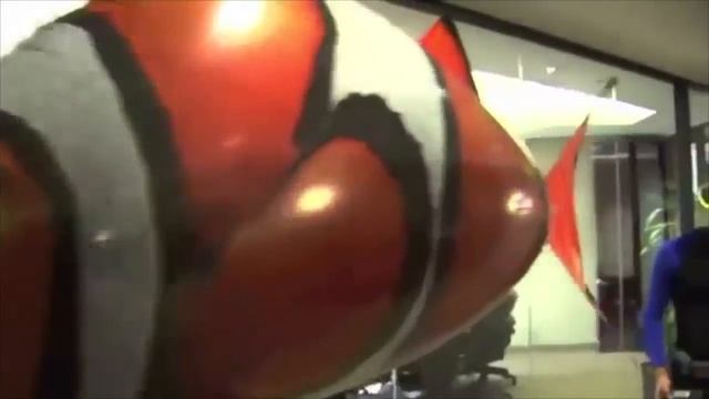 REMOTE CONTROL AIR SWIMMING FISH - SWIM THROUGH THE AIR! смотреть онлайн