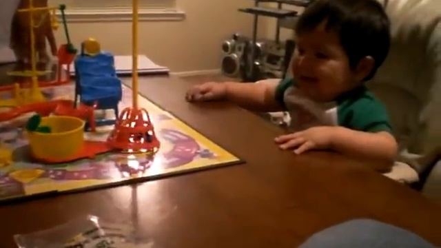 Baby scared of mouse trap game. смотреть онлайн