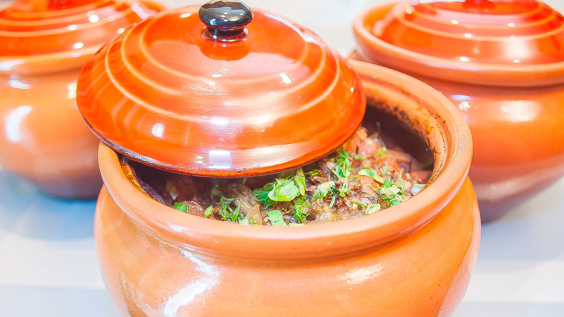 Жаркое из говядины с картошкой и овощами в горшочках, запеченное в духовке, вкусный рецепт! смотреть онлайн