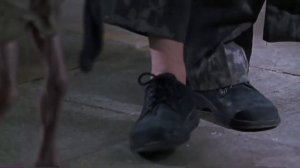 Хозяин подарил Добби одежду и теперь……..