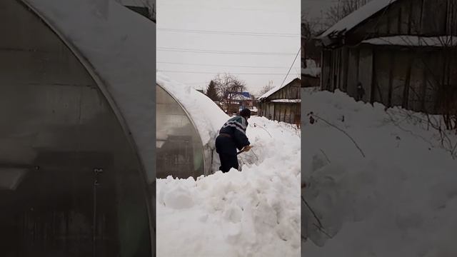 Спасаем теплицу - завалило( а сегодня 4 февраля 2020 года) чистом - чистим смотреть онлайн