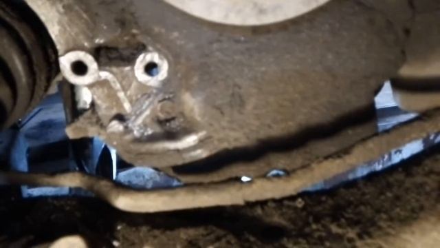 Тойота Камри, замена правой подушки ДВС, высверливание заломанных болтов.Будни автослесаря. смотреть онлайн