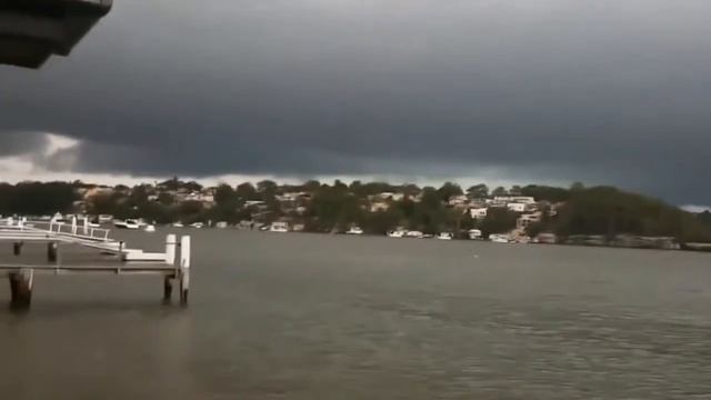 Удар Молнии на расстоянии в 5 метров смотреть онлайн