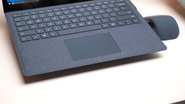 Первый взгляд на Surface Laptop смотреть онлайн