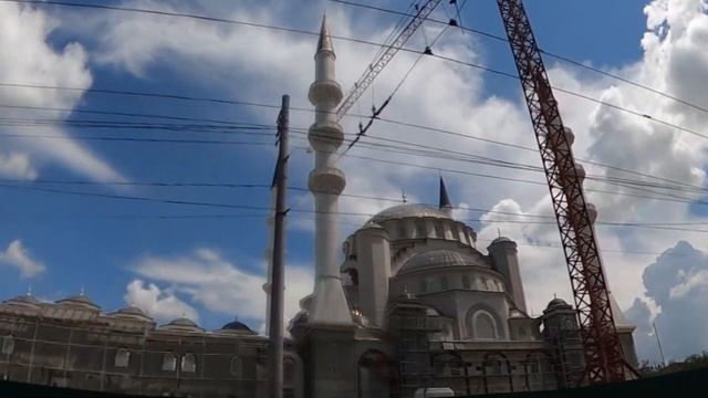 Проезжаем мимо Соборной мечети в Симферополе. смотреть онлайн