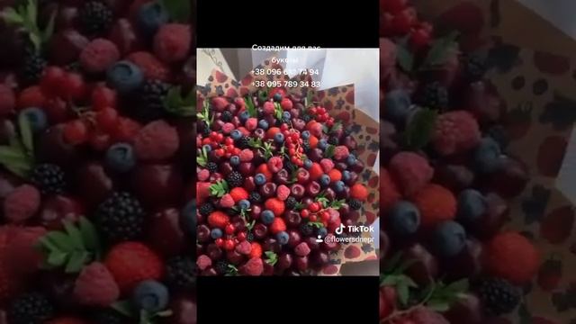 СЪЕДОБНЫЕ БУКЕТЫ КЛУБНИКА В ШОКОЛАДЕ. ЯГОДНЫЙ БУКЕТ(4)