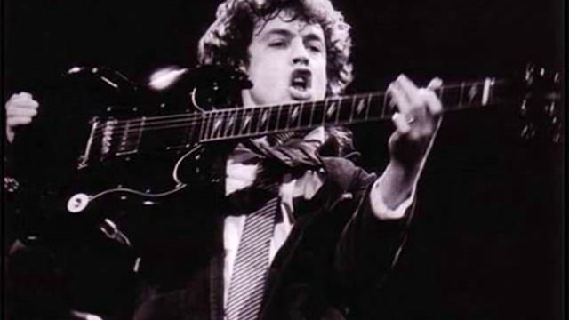 AC/DC - Shoot to Thrill (on backing track) смотреть онлайн