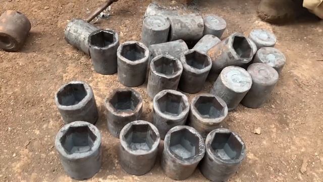 Гениальный мастер делает колесный ключ из старой оси на местном заводе 4K - 1ЖЖ