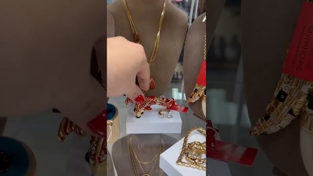 Прогуляемся по блеску!Блестящая витрина #бижутерия #украшения #колье #серьги #браслеты #стиль #мода смотреть онлайн