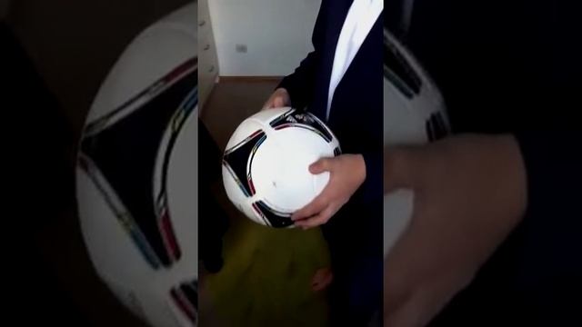 Обзор мяча Tango 12 смотреть онлайн