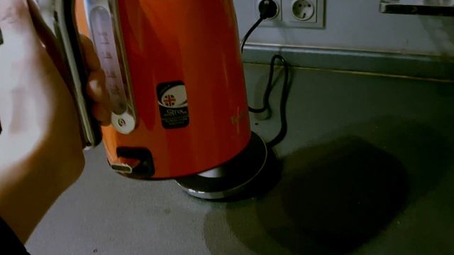 Обзор чайник Tesler KT-1755 ORANGE электрический апельсин смотреть онлайн
