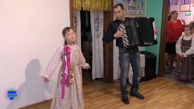 «Пришла коляда, отворяй ворота» – именно такими словами встречали в давние времена Зимние святки. смотреть онлайн