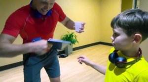 Катя и папа их истории про гаджеты