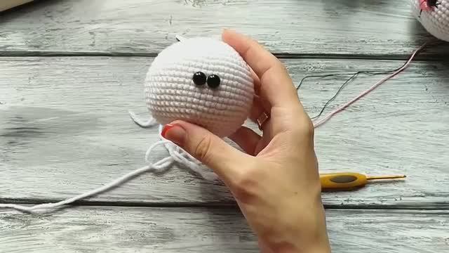 Вязание крючком - Зайка в стиле Тильда Часть √1 Голова (вариант №1) смотреть онлайн