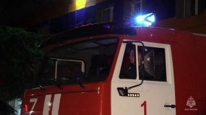 В ночь на 22 июня на автомобилях МЧС России в Севастополе зажгли проблесковые маячки