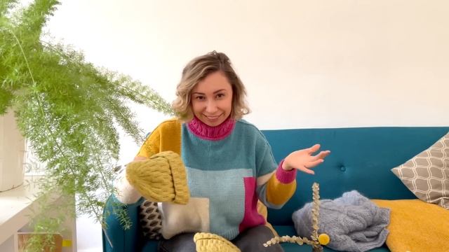 Вязальный Подкаст №4. Дарю бобину пряжи с викуньей! 6 готовых работ: пончо, носки и шапки спицами