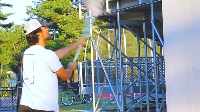 Sam Shows Us How To Play Wall-Ball смотреть онлайн