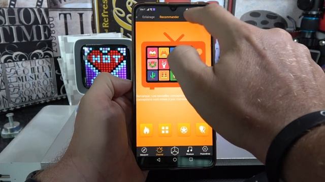 Divoom Ditoo, un Haut parleur Bluetooth Pixel display qui va te faire craquer смотреть онлайн