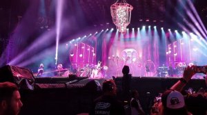 Pink - "Get The Party Started" (live in Vienna)