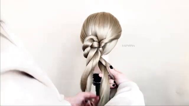 Простая Прическа из жгутов на Длинные волосы.Прически 2021 New bun hairstyle for wedding and party смотреть онлайн