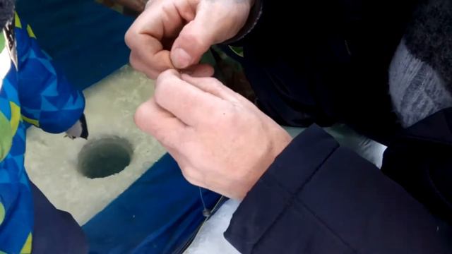 Зимняя рыбалка на речке смотреть онлайн