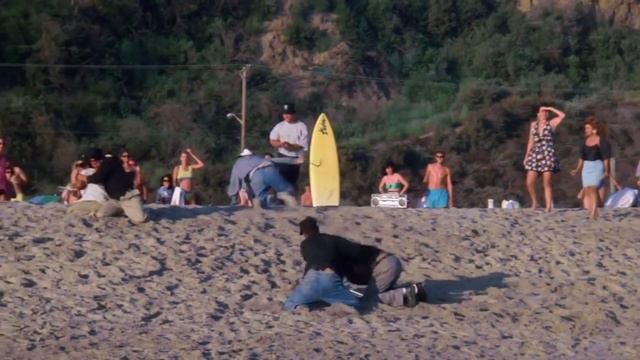 A FIGHT ERUPTS As Two Gangs CLASH On The Beach! Baywatch Remastered смотреть онлайн