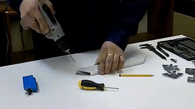 Инструкция по эксплуатации мебельного кондуктора для рамочного алюминиевого профиля МК-08.