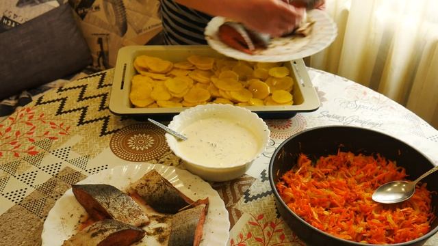 Рыбка с овощами в сметанно-чесночной заливке. Готовим в духовке. смотреть онлайн