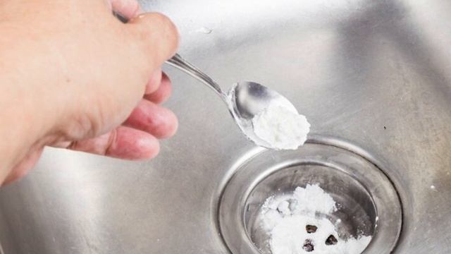 Лайфхак от находчивых хозяек! Вот зачем сыпать муку в раковину смотреть онлайн