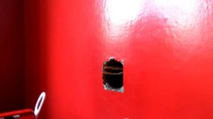 Монтаж нового подрозетника в старый советский с помощью монтажного клея