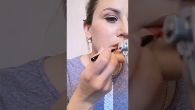 Классический макияж Dolce&Gabbana (красные губы, стрелка). 3 часть - губы смотреть онлайн