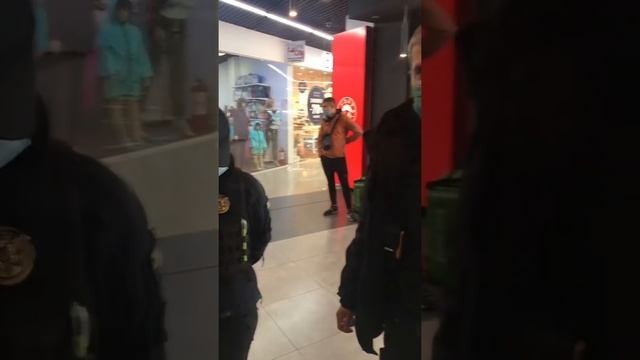 Не дают поесть без сертификата. Пузатахата. Рассказал копам как надо по закону. Отшили гопников смотреть онлайн