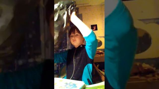 Телефон под конец упал!!/ пьяная уборка смотреть онлайн