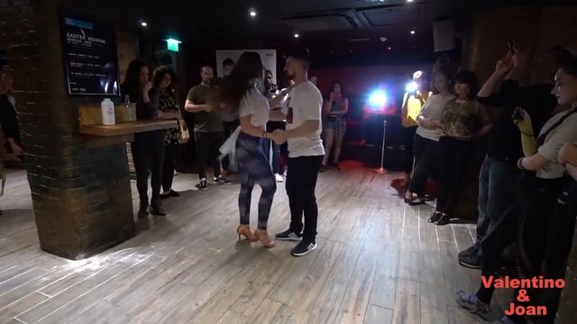 Valentino & Joan (Urban Kiz) - African Queen Dj Paparazzi смотреть онлайн