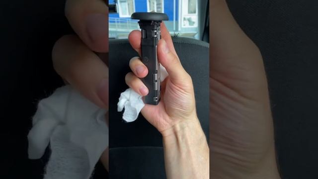 Снять направляющие подголовника Skoda Rapid 2018