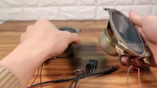 How to Speaker Connected with Mobile Headphone Jack With rowdy experiment смотреть онлайн