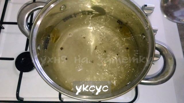 Хрустящие МАРИНОВАННЫЕ ОГУРЦЫ | Простой рецепт без стерилизации смотреть онлайн