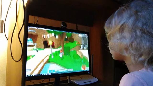 Я играю за компьютером и это моё порчи первое видео игра называется Deathrun смотреть онлайн