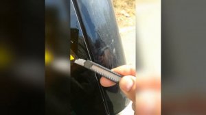 Как БЫСТРО И ЛЕГКО убрать наклейку со стекла авто БЕЗ ВСЯКОЙ ХИМИИ И СТРОИТЕЛЬНОГО ФЕНА !!