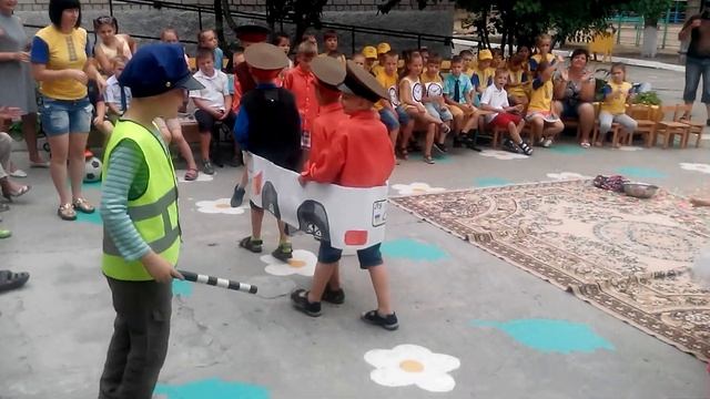"Еду на дискотеку" 4 отряд закрытие 1 смены "Улыбка" 2018 смотреть онлайн