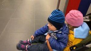 С Двумя Детьми в Метро. Квест Московского Метрополитена. Метро в Москве катаемся на поездах с детьм